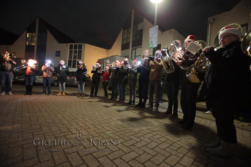 Rhenen, 24 december 2015. OBK brengt speciale kerstgroet in Rhenen. Fotograaf: Peter Kuhl.