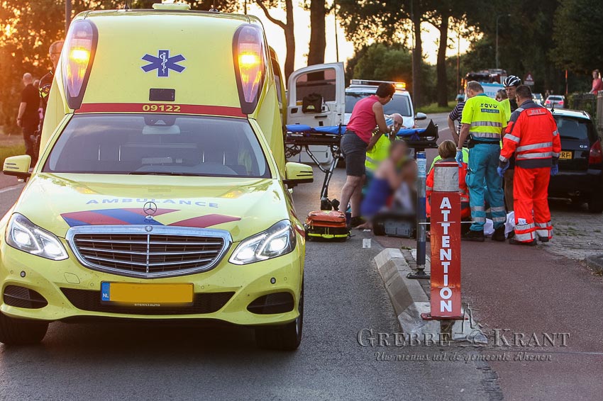 Rhenen, 18 augustus 2016. Wielrenner komt ten val. Fotograaf: Grebbekrant