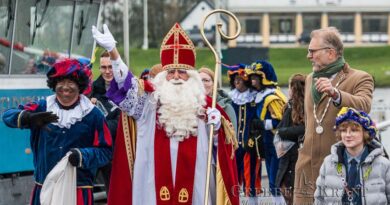 Sinterklaas komt aan in Elst Sinterklaas komt aan in Elst