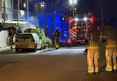 Brandweer blust autobrand Brandweer blust autobrand